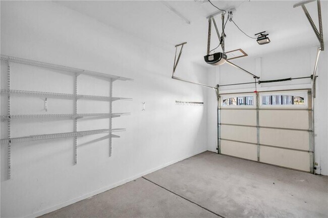 Building Photo - 1093 3rd St