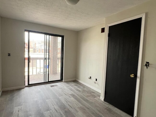 Building Photo - 93 W 9th Ave