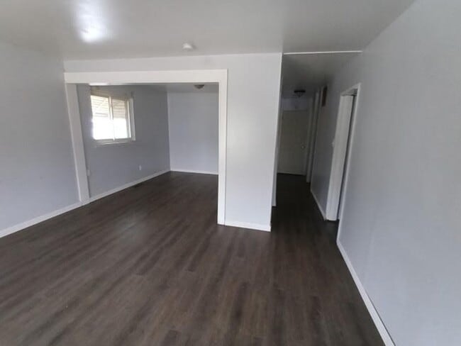 Building Photo - Cozy 2 bedroom 1 bathroom brick ranch