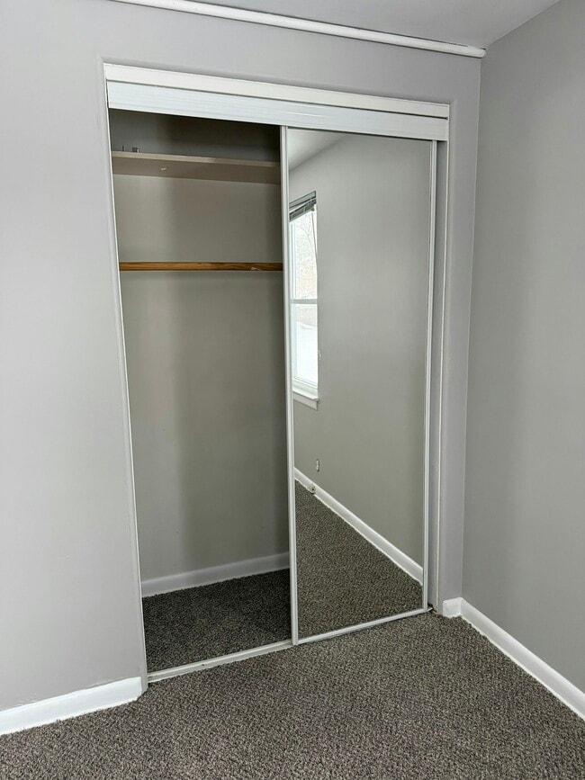 Building Photo - 2396 S Long Lake Rd