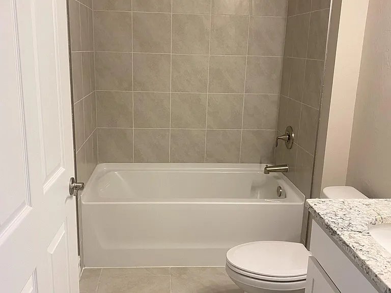 Building Photo - 324 Spg Hl Lk Lp