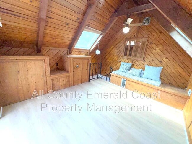 Building Photo - 504 Kelly St