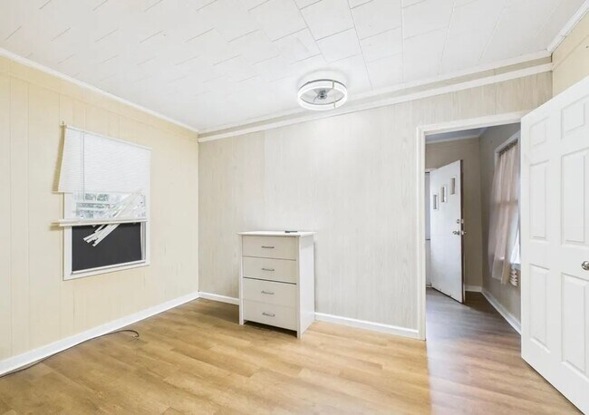 Building Photo - 1/2 OFF 1ST MONTH RENT - 2 Bedroom 1 Bathroom House for Rent