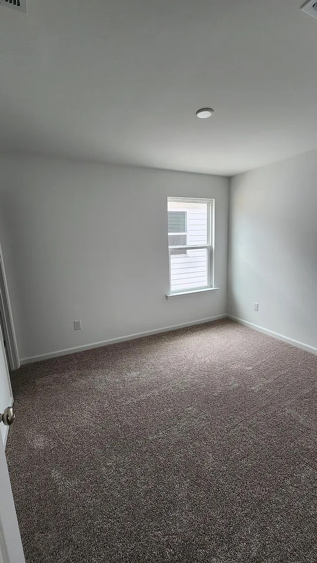Building Photo - Room in House on Godwit Ln