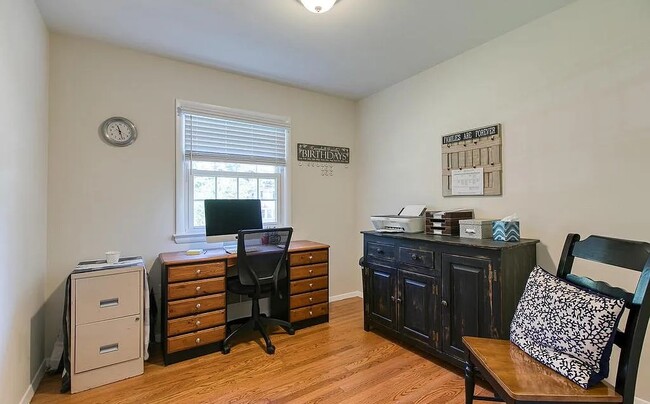 Building Photo - 8719 Badger Dr