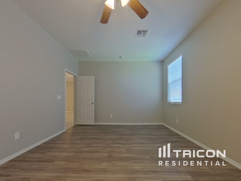 Building Photo - 7343 W Hughes Dr