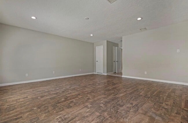 Building Photo - 2523 Village Oak Dr.