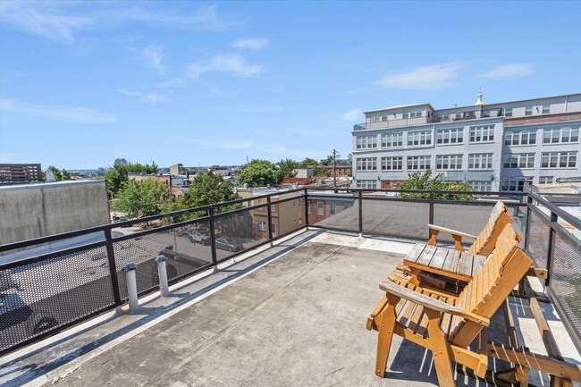 Building Photo - 505 S Milton Ave