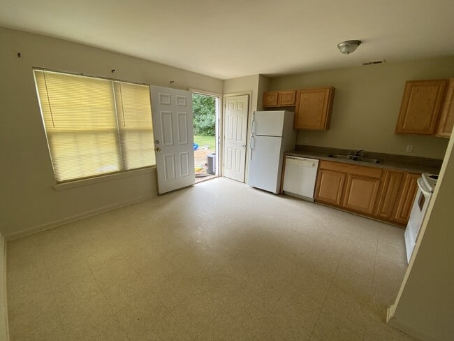 Building Photo - Country Side Apartments