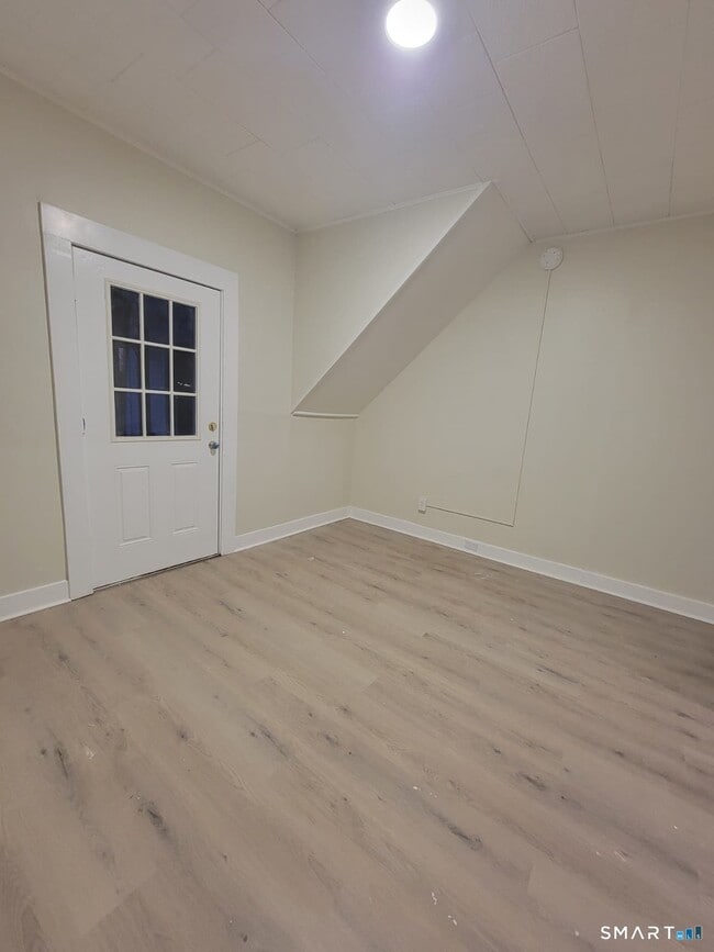 Building Photo - 260 Summit St