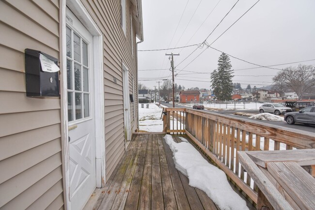 Building Photo - RWIL300