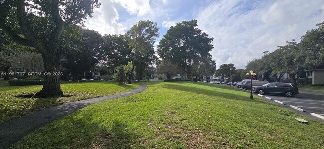 Building Photo - 3680 Inverrary Dr