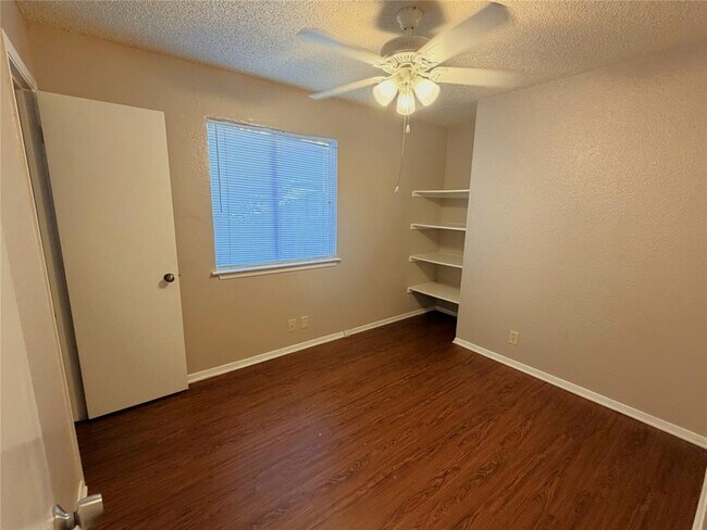 Building Photo - 12800 Tomanet Trail