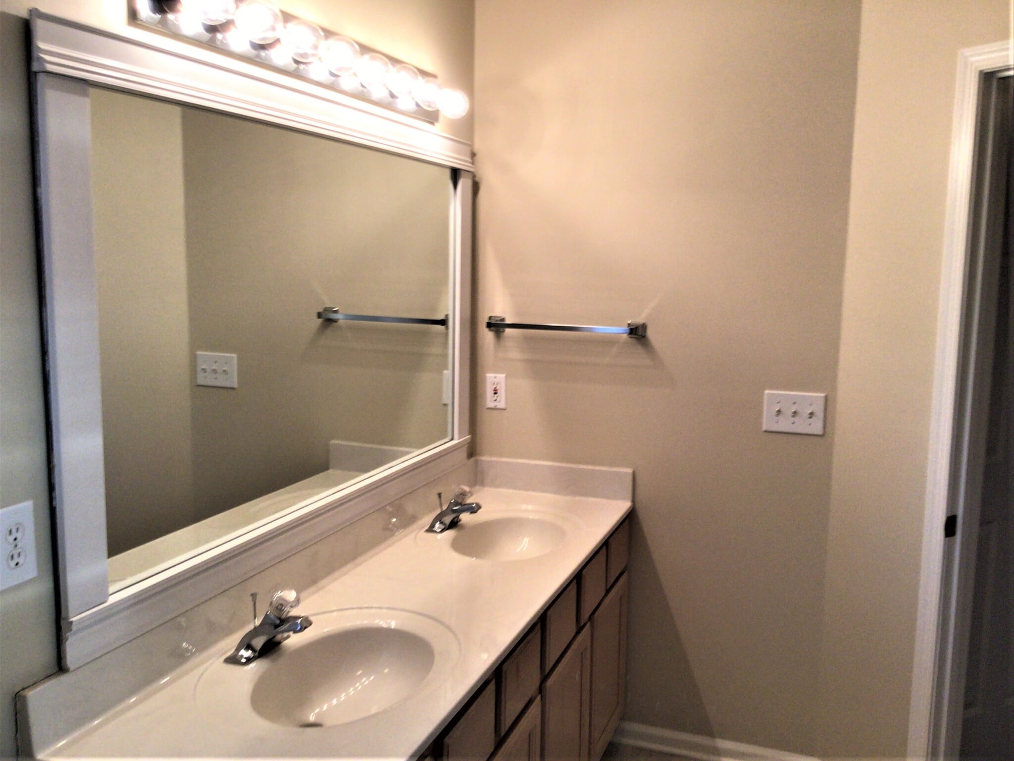 Building Photo - 6323 Stonewick Dr