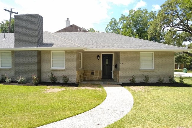 Building Photo - 3827 Linkview Dr