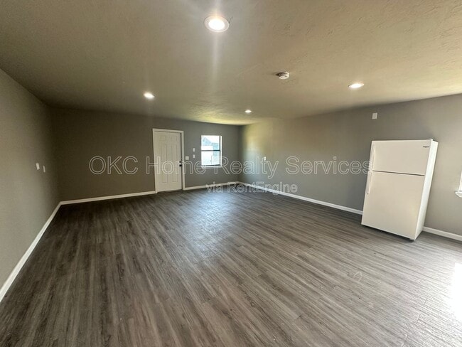 Building Photo - 1612 NE 24th St