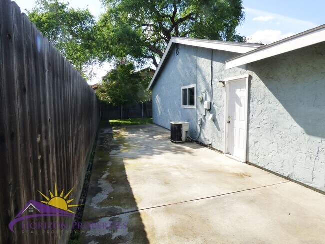Building Photo - 3 Bed 2 Bath 1,317sqft Citrus Heights Home in Wildwood Estates