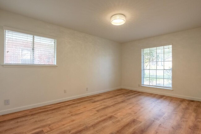 Building Photo - 7403 Glenhill Rd