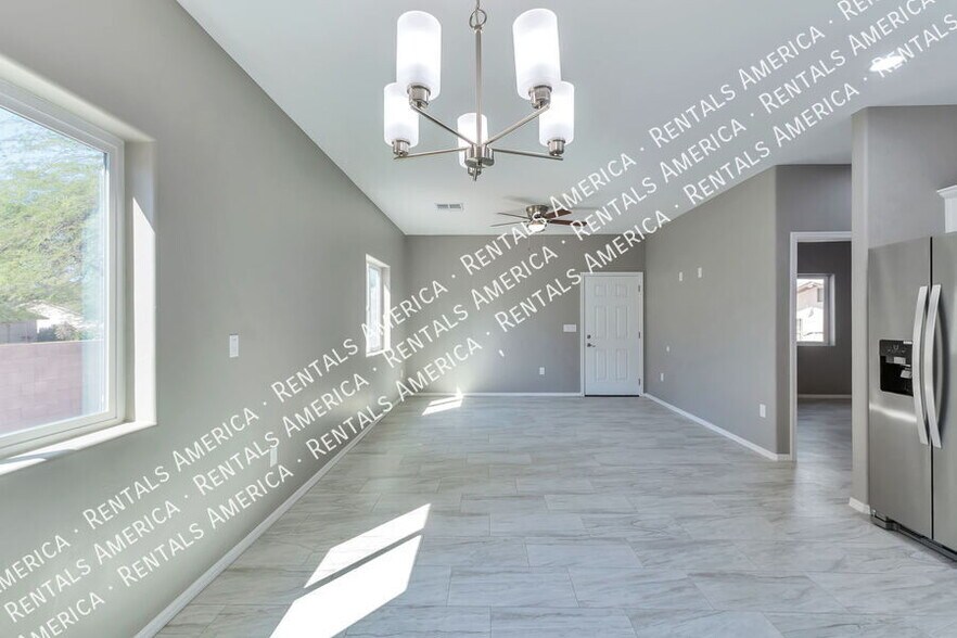 Building Photo - 1625 N Mountain View Ave