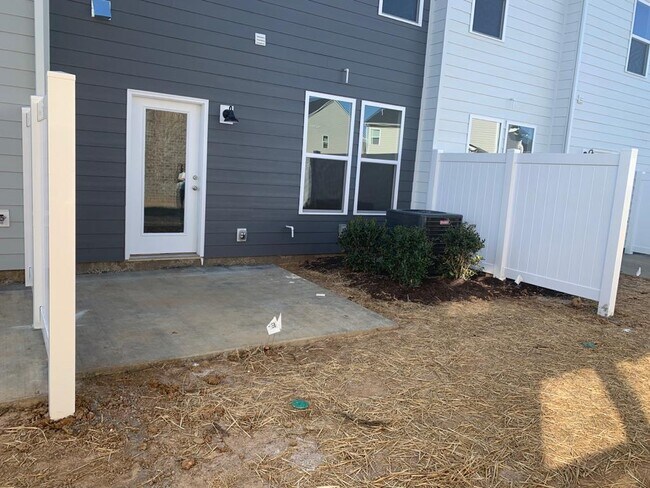 Building Photo - 3306 Deerchase Cir