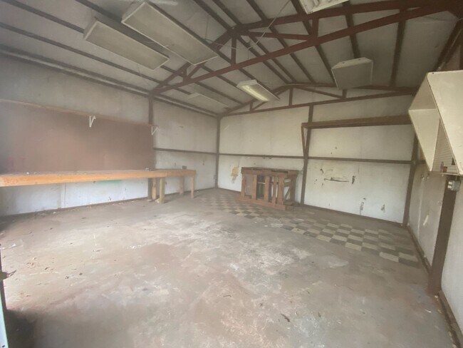 Building Photo - 3 bed 1 bath, country character and historic charm, Large shop, upstairs bonus room ,lots of uniq...