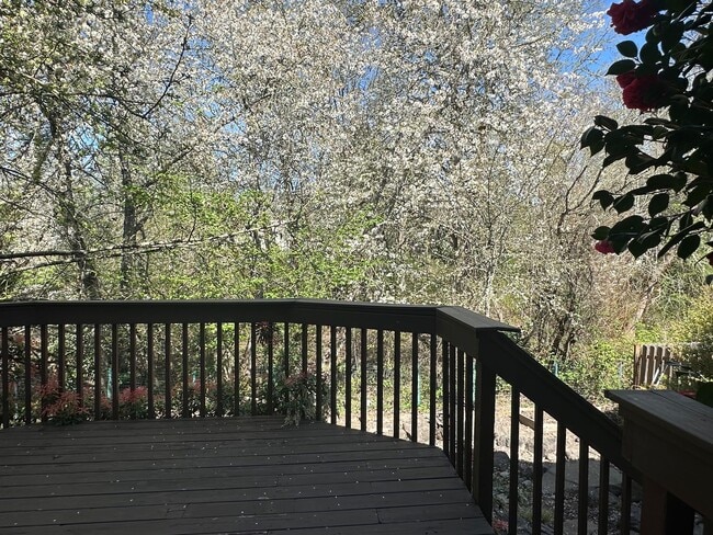 Building Photo - Beautiful 3 Bed + Bonus Room, 2.5 Bath Home!