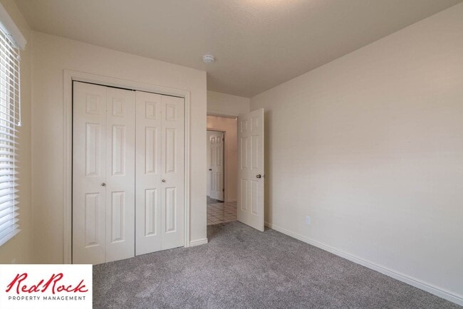 Building Photo - 3 Bedroom End Unit Townhome in Downtown St. George