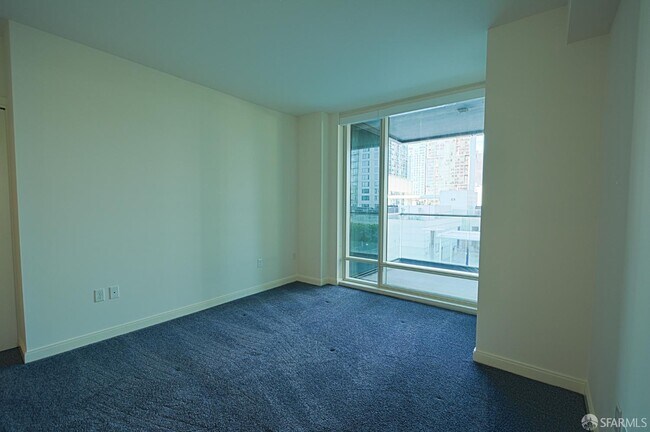 Building Photo - 425 1st St