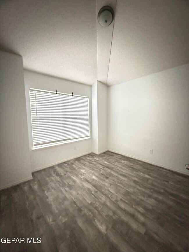 Building Photo - 1470 Senda Del Sol Ln