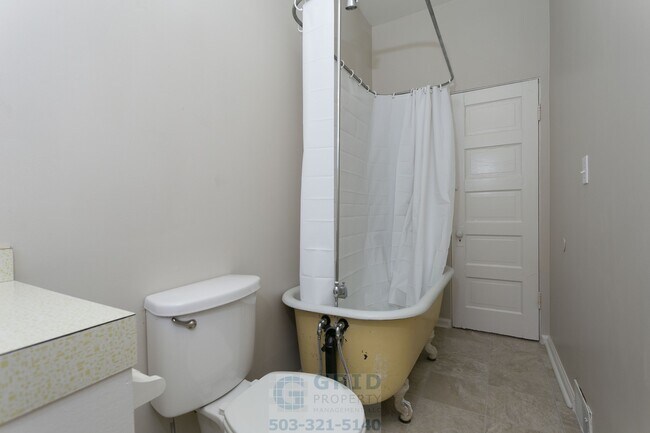 Building Photo - Charming 3 Bedroom Craftsman Home Availabl...