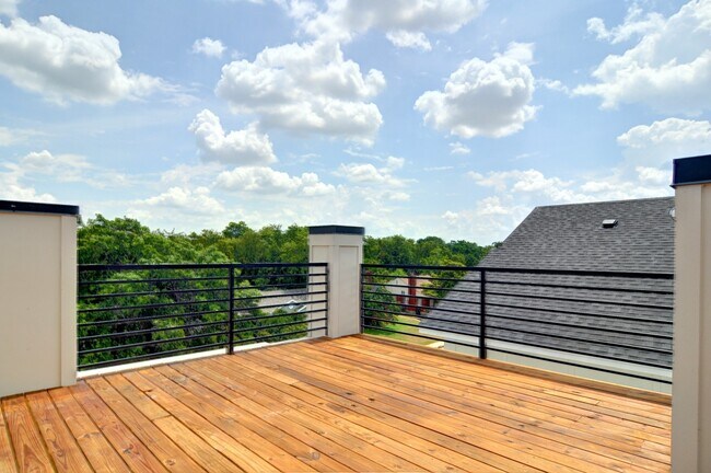 Building Photo - 2514 Forest Park Blvd