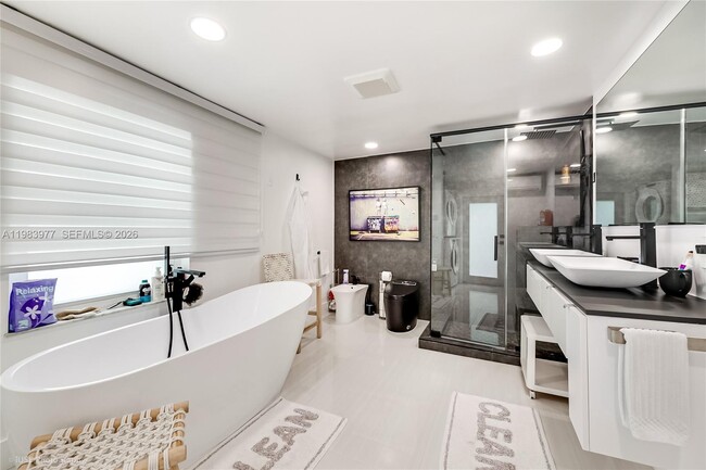 Building Photo - 7235 SW 39th St