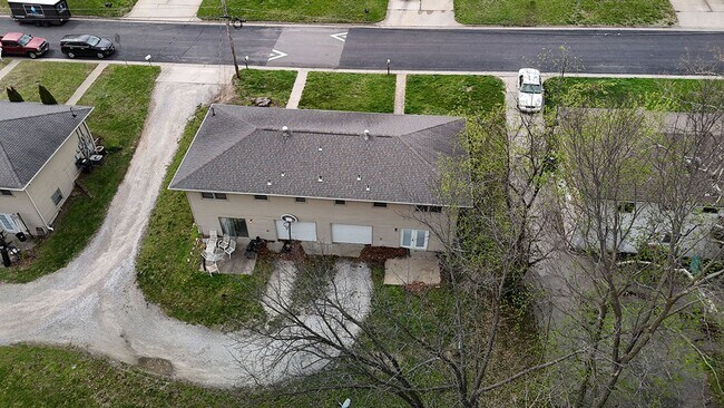 Building Photo - 1712 Garden Dr