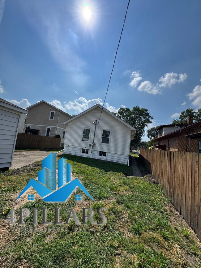 Building Photo - "Beautiful 3-Bedroom Retreat with 2 Baths ...