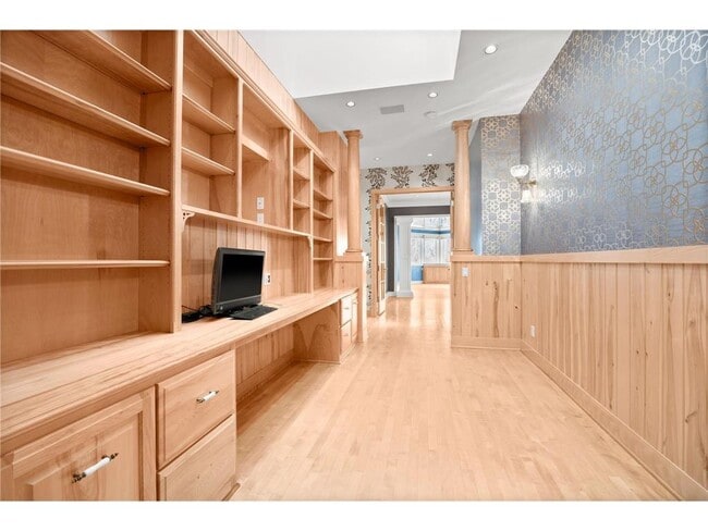 Building Photo - 1560 Bluff Creek Dr