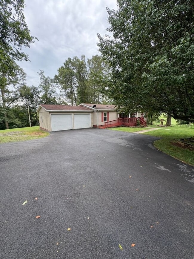 Building Photo - 575 Sam Martin Rd
