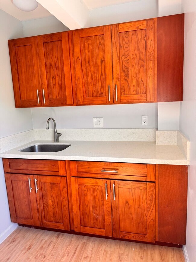 Building Photo - 2 Unfurnished Studios in Manoa Available!
