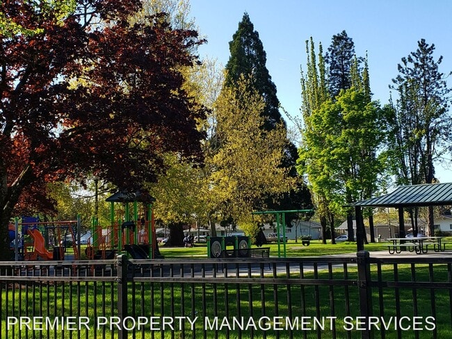 Building Photo - 700 1st St