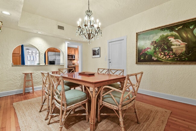 Building Photo - 194 Almeria Rd