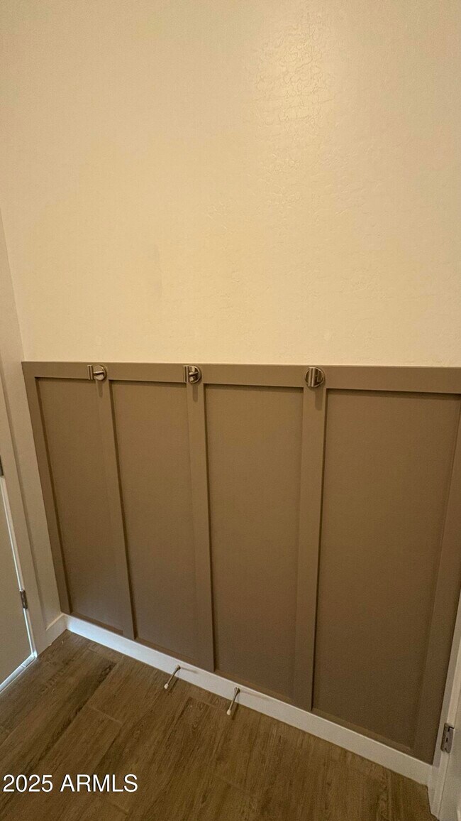 Building Photo - 3240 W Peak View Rd