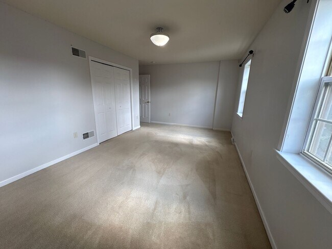 Building Photo - 720 Strayer Dr