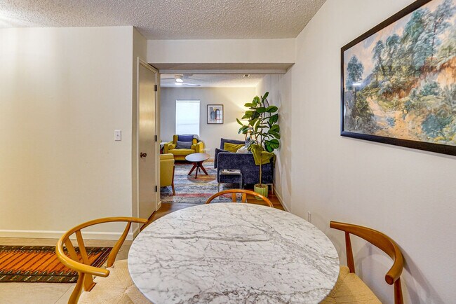 Building Photo - 2630 Kantz Dr