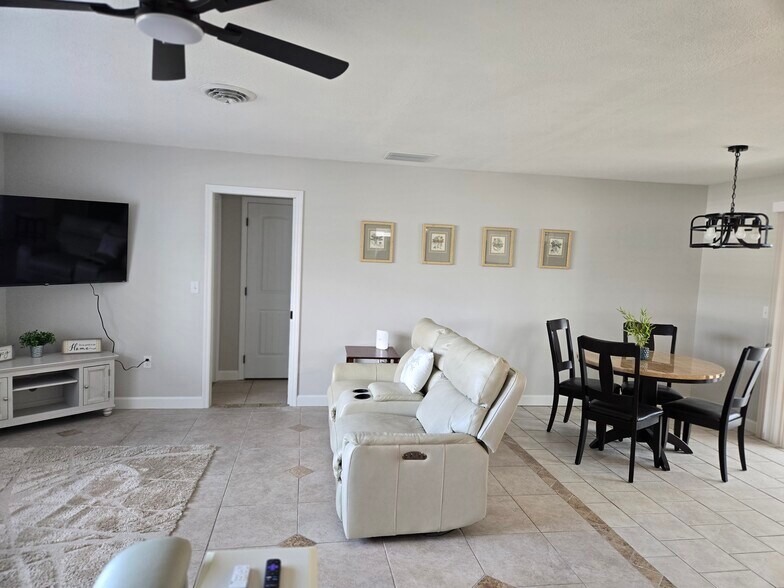 Building Photo - 2049 Arkansas Ave