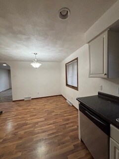 Building Photo - 1101 W Ridgeview Dr