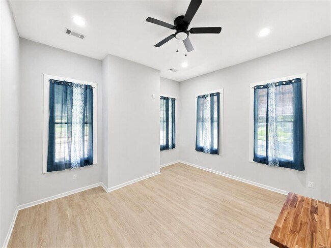 Building Photo - 1204 S McDonough St