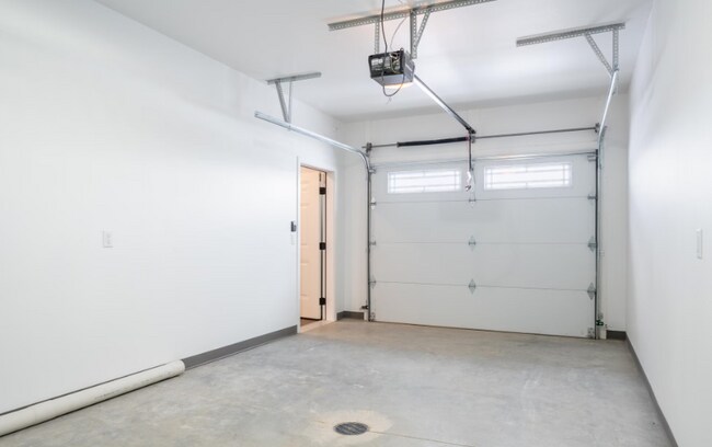 Building Photo - 608 Pine St