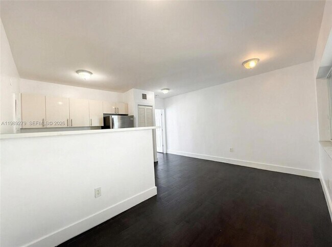 Building Photo - 1040 NW 3rd Ave