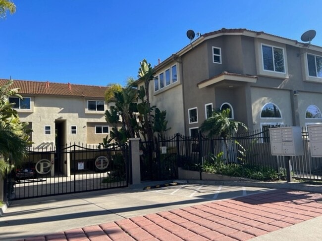 Building Photo - Private, Gated and the Heart of Costa Mesa!