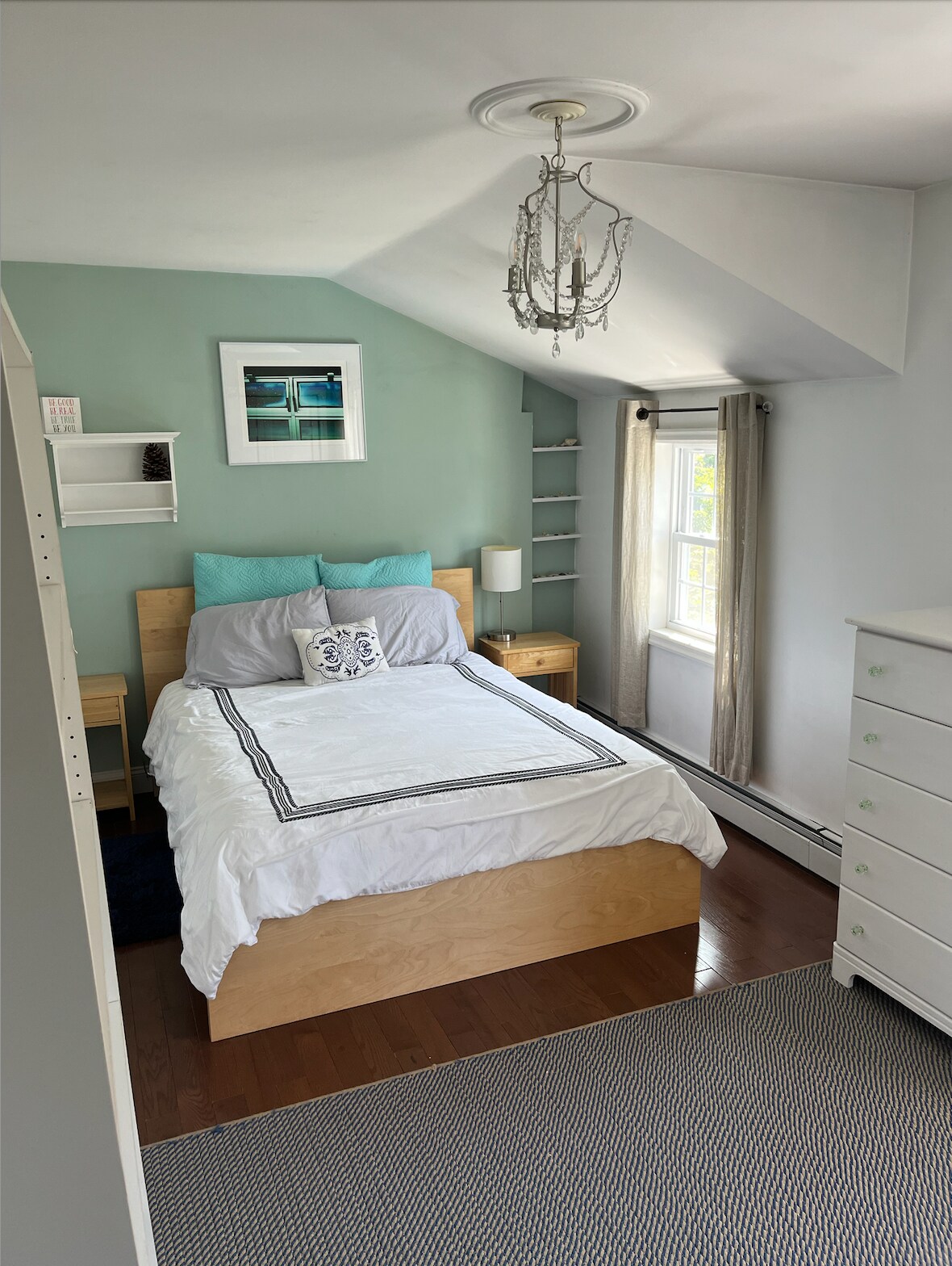 bedroom 4 (queen) - 7 Evelyn Dr
