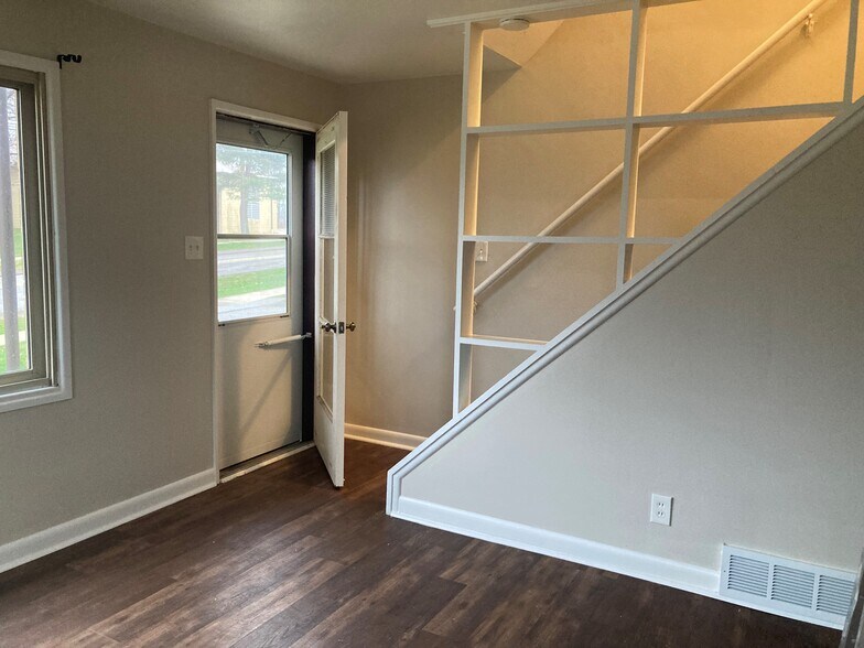 Building Photo - 1660 Bailey Rd